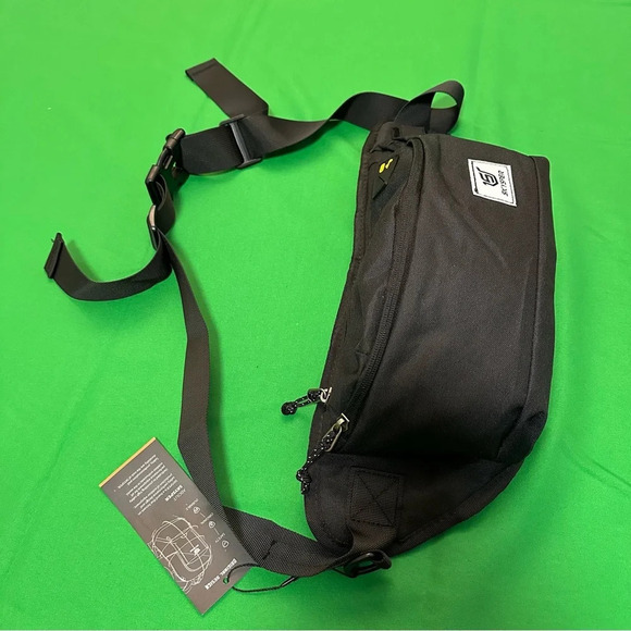 $36 for 2 pic  New cross-body Bag / Hiking Bag / Shoulder Bag / Running Bag - Picture 3 of 5